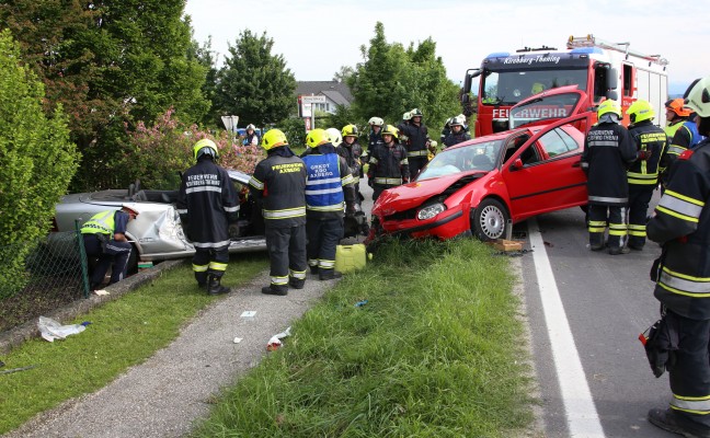 Fnf Verletzte bei schwerem Kreuzungscrash in Kirchberg-Thening