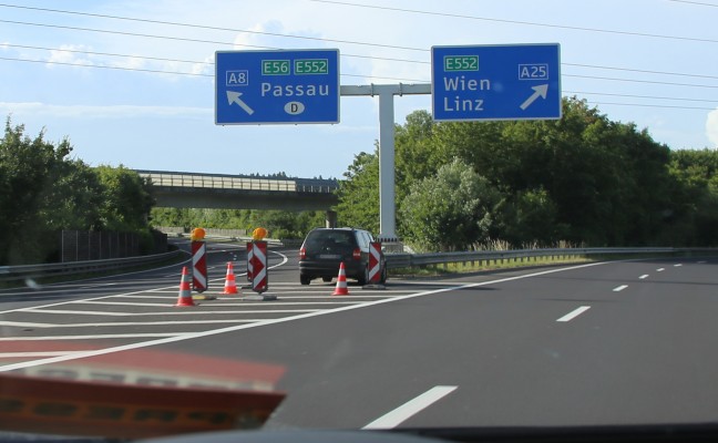 Auf der Innkreisautobahn abgestelltes Fahrzeug nun endlich abgeschleppt