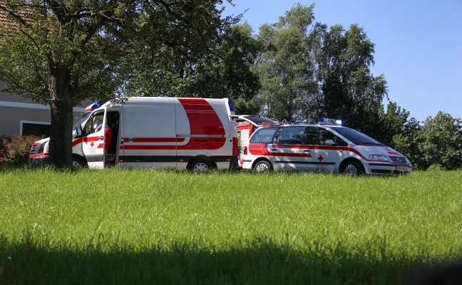 Einsatzkrfte mussten leblose Person von einem Hochstand in Edt bei Lambach bergen