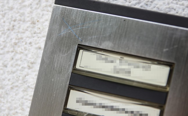 Sogenannte "Gaunerzinken" an Trsprechanlagen entdeckt