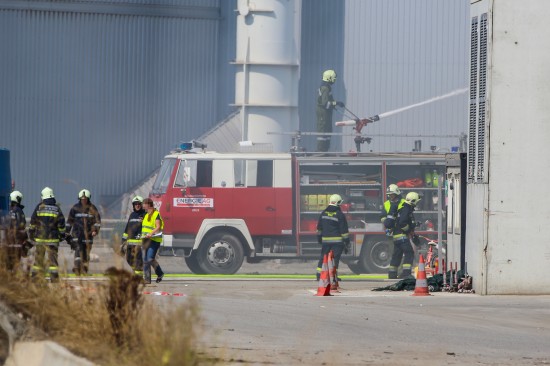 Brand in einer Halle eines Abfallverwertungsunternehmens in Wels-Pernau