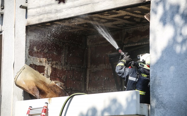 Balkonbrand in Wels-Neustadt rasch unter Kontrolle gebracht