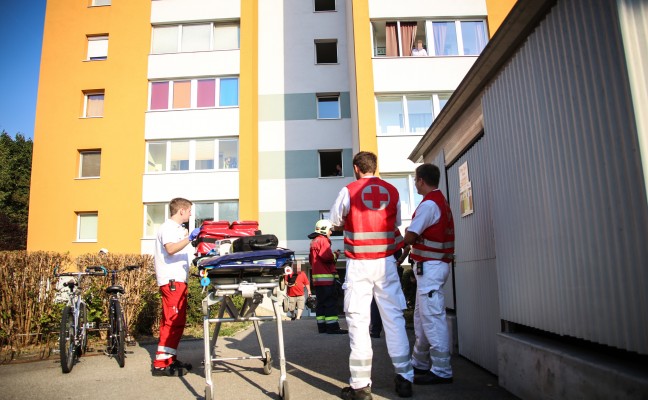 Brandverdacht in Mehrparteienwohnhaus in Wels-Vogelweide