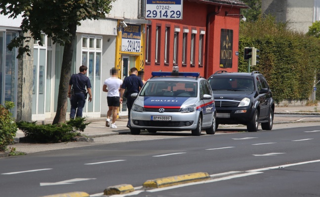 PKW-Lenker fuhr in der Welser Innenstadt auf Unfallbeteiligten los und flchtete