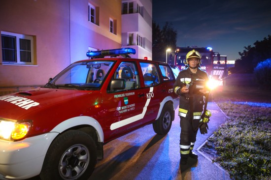 Fünfjähriger fand Feuerzeug: Brand in einem Lichtschacht unter einem Balkon