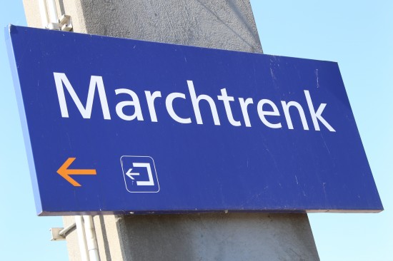 Aufregung weil Polizei Flchtlinge zum Bahnhof brachte