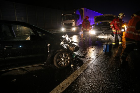 Feuerwehr nach Verkehrsunfall auf der Welser Autobahn im Einsatz
