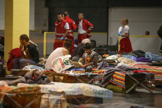 2.160 Flchtlinge am Freitag vom Roten Kreuz in Wels versorgt