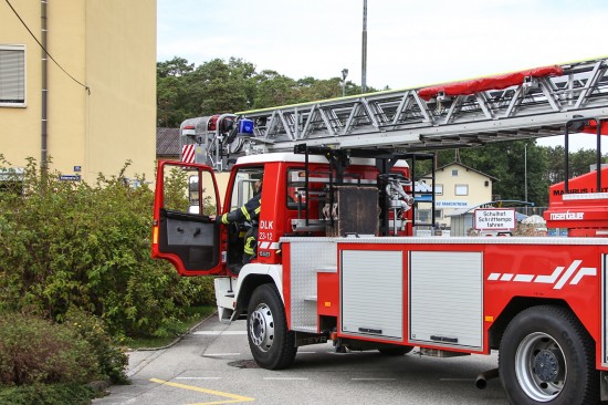 Feuerwehreinsatz wegen Brandgeruch in einer Volksschule in Marchtrenk