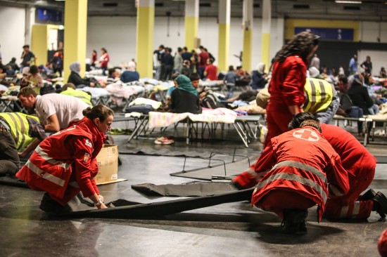 593 Flchtlinge bernachten im Notquartier in der Welser Messehalle