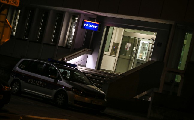 Gste nach Besuch des Welser Volksfestes bedroht und ausgeraubt