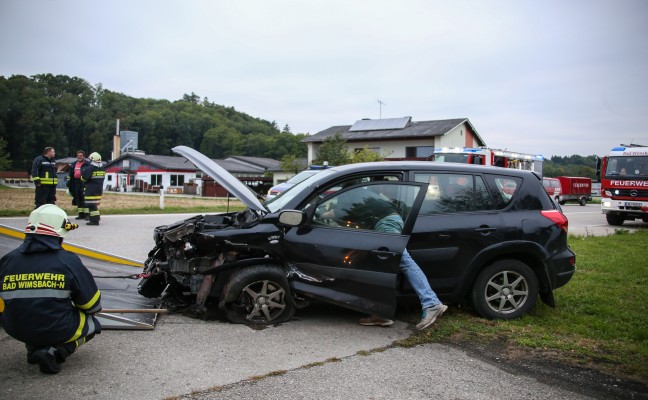 Verkehrsunfall auf der Pettenbacher Strae in Bad Wimsbach-Neyharting