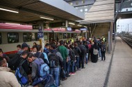 514 Flüchtlinge verbringen Nacht auf Sonntag im Notquartier in Wels