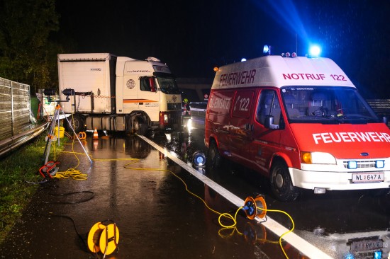 Schwerer Verkehrsunfall mit mehreren Fahrzeugen auf der Welser Autobahn bei Marchtrenk