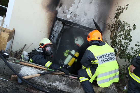 Keller und Fassade eines Einfamilienhauses in Krenglbach in Brand