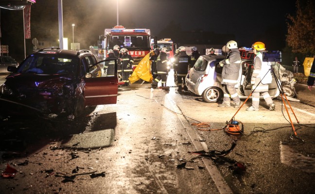 Schwerer Verkehrsunfall auf der Innviertler Strae bei Krenglbach fordert zwei Verletzte