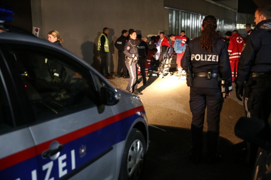 Schlägerei mit Eisenstangen in Wels-Pernau fordert vier Verletzte