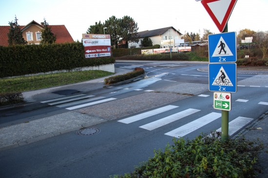 Schwerer Verkehrsunfall mit Fußgänger in Wels-Vogelweide