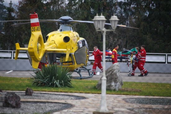 Notarzthubschrauber nach schwerem Arbeitsunfall in Marchtrenk im Einsatz