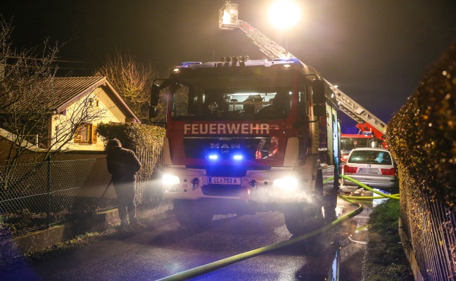 Brand im Bereich des Kamins in einem Haus in Traun