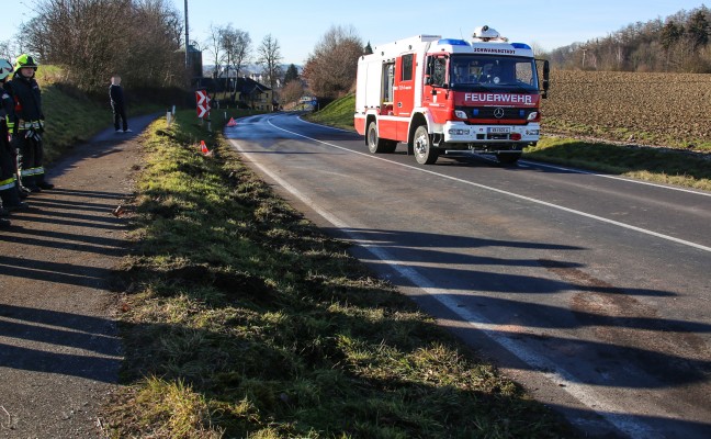 Fahrzeugüberschlag auf eisiger Stelle in Schlatt endet relativ glimpflich