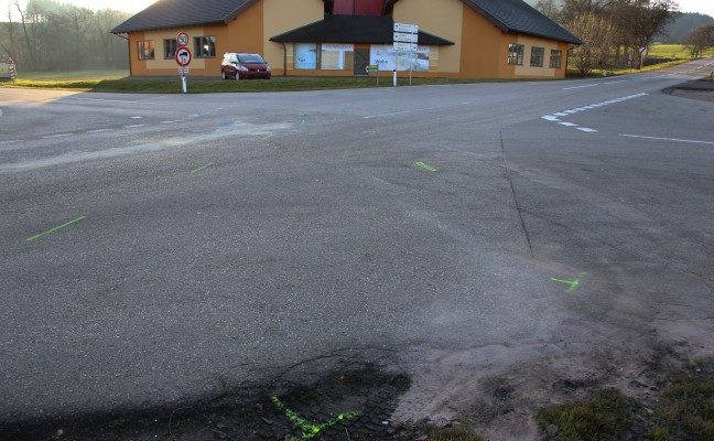 Zehn Verletzte bei zwei Verkehrsunfällen an selber Unfallstelle innerhalb eines Tages