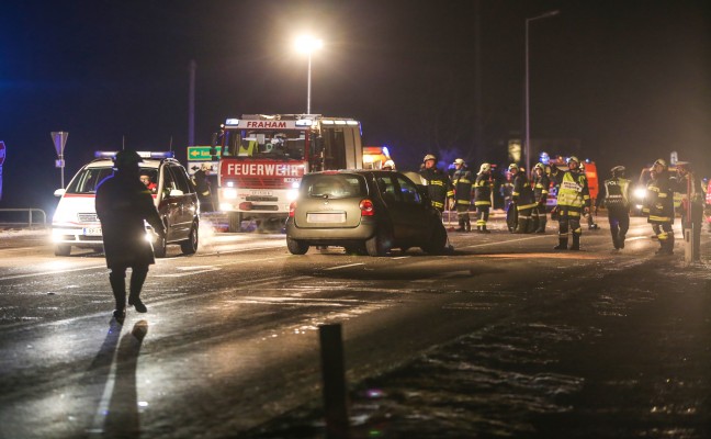 Sechs Verletzte bei Verkehrsunfall auf der Wallerner Straße in Fraham