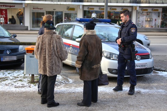 Täter raubt älterer Dame in der Welser Innenstadt die Handtasche