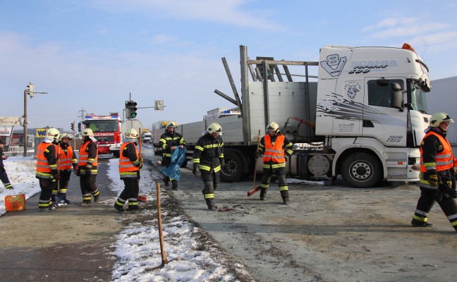 Verkehrsunfall zwischen zwei LKW sorgt für Einsatz der Feuerwehr