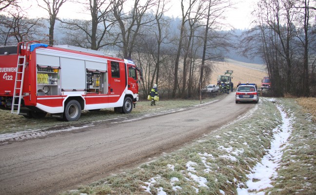 PKW-Lenkerin strzt bei Unfall in Pichl bei Wels mit Fahrzeug in Bach