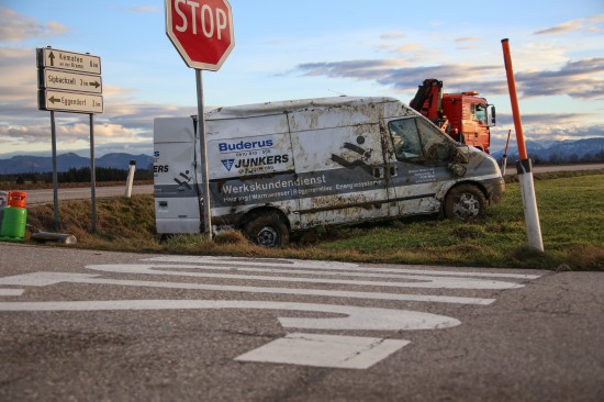 Verkehrsunfall zwischen LKW und Kleintransporter in Sipbachzell endet glimpflich