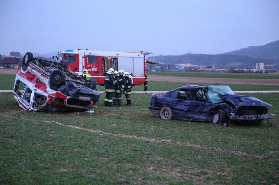 Drei Verletzte bei schwerem Verkehrsunfall in Pettenbach