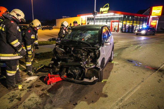 Verkehrsunfall zwischen PKW und Mopedauto in Pettenbach fordert einen Verletzten