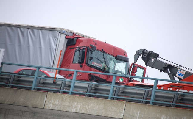 LKW-Unfall auf der Westautobahn bei Vorchdorf sorgte für erhebliche Verkehrsbehinderungen