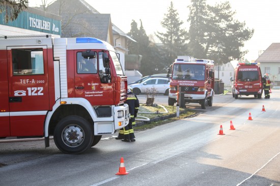 Vier Feuerwehren bei Brand in einer Tischlerei in Inzersdorf im Kremstal im Einsatz