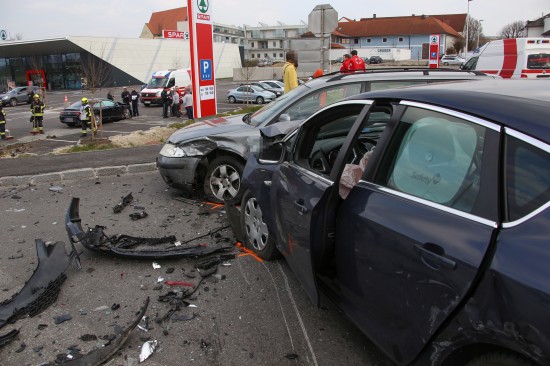 Kreuzungscrash in Gunskirchen fünf Leichtverletzte