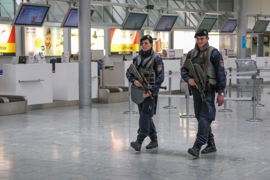 Sicherheitsmaßnahmen nach Anschlägen in Brüssel auch in Österreich verschärft
