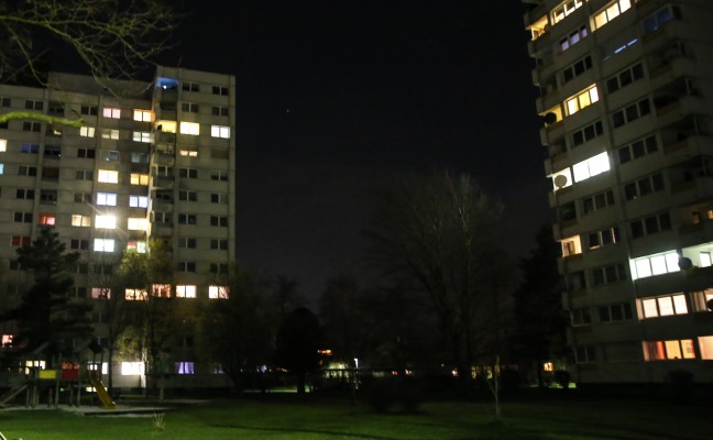 Kleinbrand im Bereich des Liftes eines Mehrparteienwohnhauses in Wels-Lichtenegg