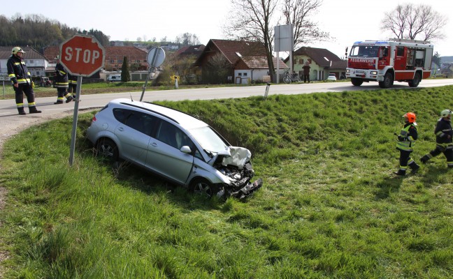 Fnf Verletzte bei Verkehrsunfall auf der Traunuferstrae in Weikirchen an der Traun