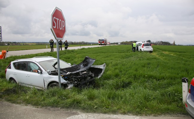 Schwerer Kreuzungscrash in Sipbachzell fordert zwei Verletzte