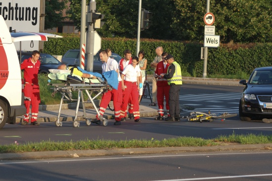 Erneut schwerer Verkehrsunfall mit Radfahrer auf Kreuzung in Wels
