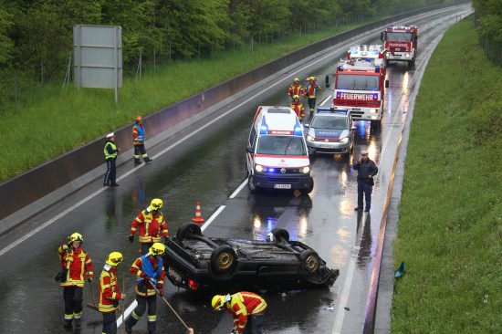 Fahrzeuglenker bei Verkehrsunfall auf der Kremstal Strae in Pasching verletzt