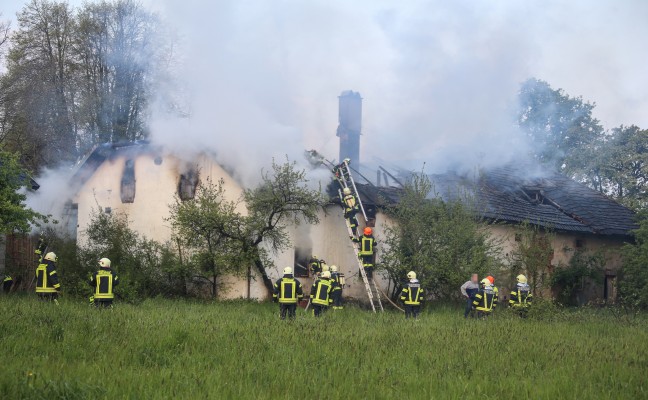 Ein Toter bei Brand eines alten Bauernhauses in Vorchdorf