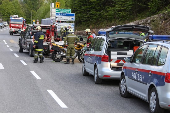 Schwerer Verkehrsunfall mit Motorrad in Micheldorf in Oberösterreich