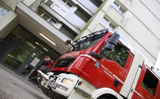 Feuerwehr bei Kleinbrand in Wels-Lichtenegg im Einsatz