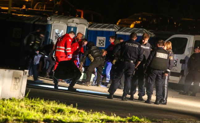 Cobra-Einsatz auf Firmengelnde in Wels-Pernau