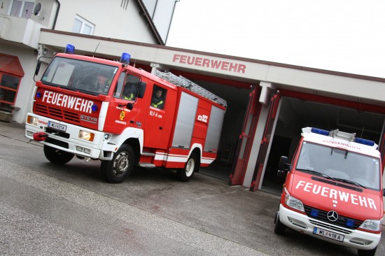 Feuerwehr nach Austritt von Alkohol in Gewerbebetrieb in Gunskirchen im Einsatz