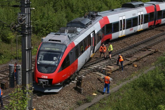 Regionalzug auf der Westbahnstrecke bei Vcklabruck entgleist