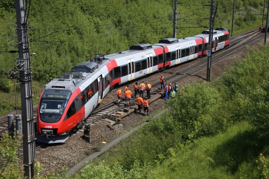 Westbahnstrecke nach Zugentgleisung bei Vcklabruck wieder eingeschrnkt befahrbar