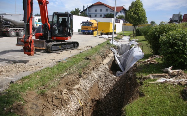 Arbeiter bei Sanierung eines Sickerbeckens in Ansfelden teilweise verschttet